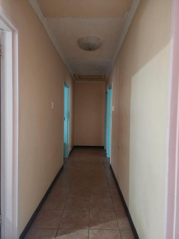6 Bedroom Property for Sale in Zeekoevlei Western Cape